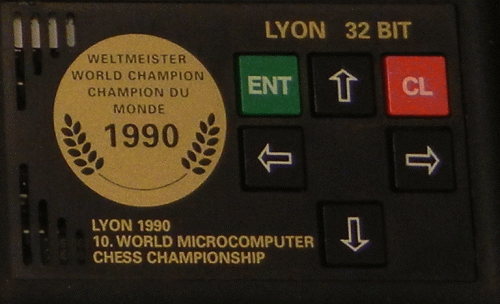 Picture shows �Mephisto Lyon 32 Bit� 6 key controls.  The directional keys are used to move through the level, options and function displayed on the 16/32 Bit display module.