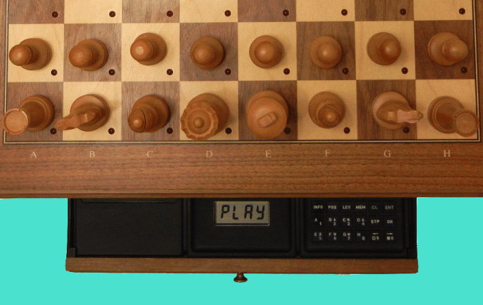 �Mephisto MM 3000� chess game module playing inside a Mephisto Muenchen Auto-Sensory Board.