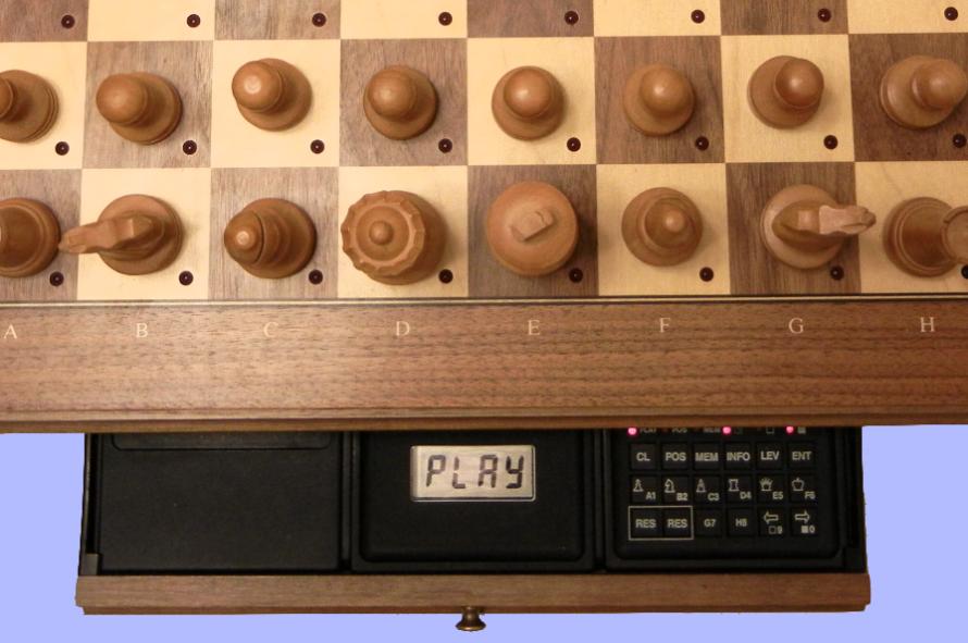 Mephisto Rebell 5.0 (1986) TTop View of Rebell 5.0 inside Modular Chess Board