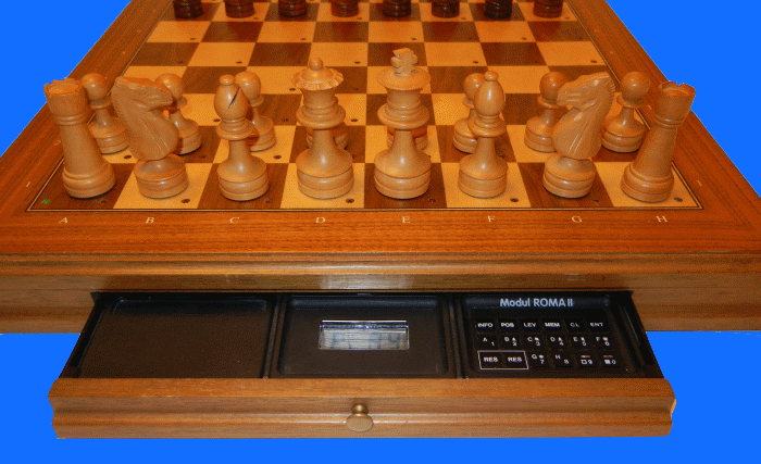 �Mephisto Roma II chess game module playing inside a Mephisto Muenchen Auto-Sensory Board.