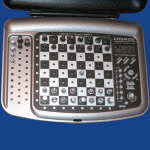 Saitek Kasparov Cosmos 24 MHz (Tuned) (1998)